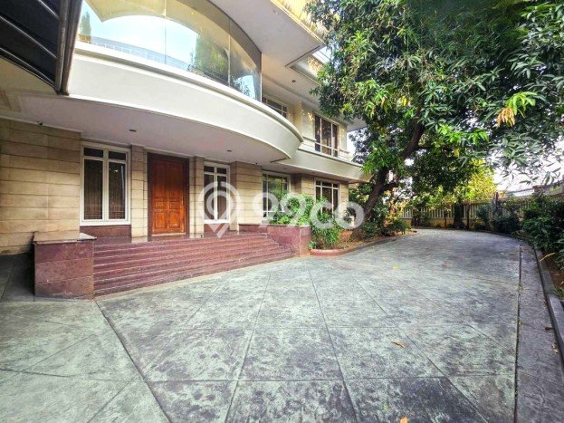 Rumah Luxury Modern Tanpa Renovasi di Puri Indah Jakarta Barat Rumah Luxury Modern Tanpa Renovasi di Puri Indah Jakarta Barat