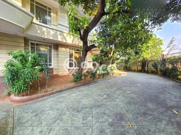 Rumah Luxury Modern Tanpa Renovasi di Puri Indah Jakarta Barat Rumah Luxury Modern Tanpa Renovasi di Puri Indah Jakarta Barat