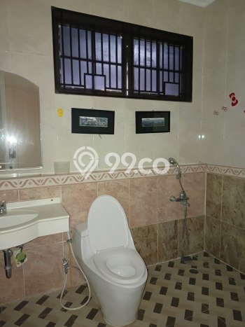 Jual Rumah Mewah Elegan Dengan View Cantik di Kota Wisata, Jakarta Timur Jual Rumah Mewah Elegan Dengan View Cantik di Kota Wisata, Jakarta Timur