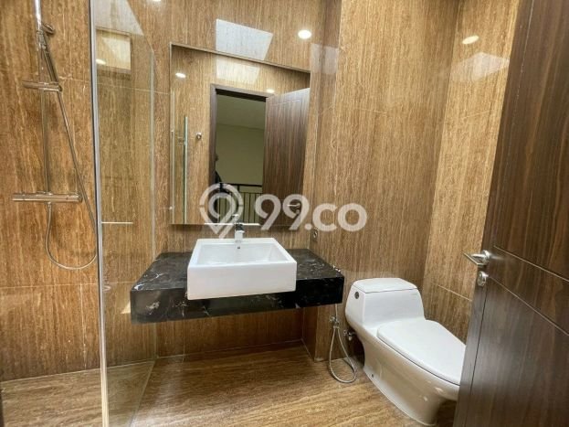 Hunian Elit LB 293m2 Siap Pakai Desain Elegan di Pondok Indah, Jakarta Selatan Hunian Elit LB 293m2 Siap Pakai Desain Elegan di Pondok Indah, Jakarta Selatan