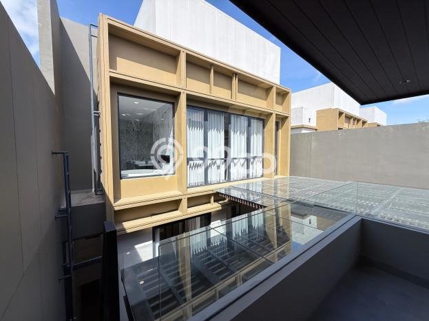 Rumah Luxury Modern Tanpa Renovasi di BSD Tangerang Rumah Luxury Modern Tanpa Renovasi di BSD Tangerang