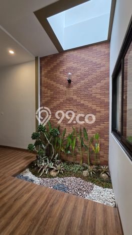 Rumah Eksklusif Siap Huni LT 180m2 di BSD, Tangerang Selatan Rumah Eksklusif Siap Huni LT 180m2 di BSD, Tangerang Selatan