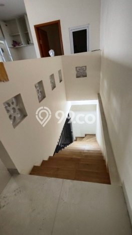 Rumah Luas Asri 5 KT Siap Huni di Gading Serpong Tangerang Rumah Luas Asri 5 KT Siap Huni di Gading Serpong Tangerang