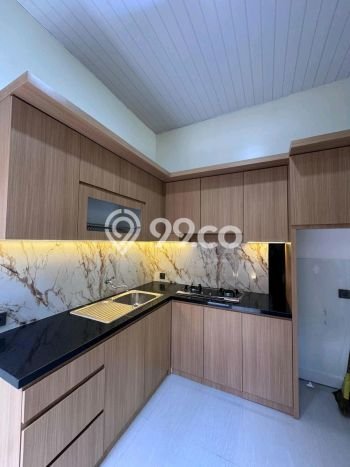 For Sale Hunian Rumah Terawat 4 Kamar di BSD, Tangerang For Sale Hunian Rumah Terawat 4 Kamar di BSD, Tangerang