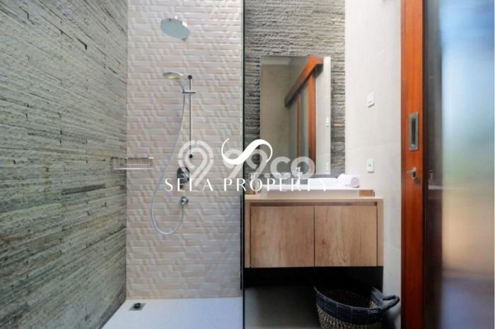 For Sale Vila Kawasan , Luas 813m2m², Posisi Strategis For Sale Vila Kawasan , Luas 813m2m², Posisi Strategis