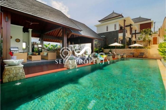 For Sale Vila Kawasan , Luas 813m2m², Posisi Strategis For Sale Vila Kawasan , Luas 813m2m², Posisi Strategis