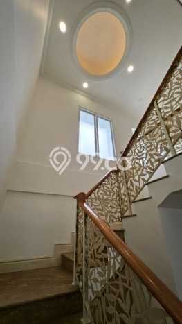 Jual Rumah Luas Megah Dengan View Cantik di Puri Indah, Jakarta Barat Jual Rumah Luas Megah Dengan View Cantik di Puri Indah, Jakarta Barat