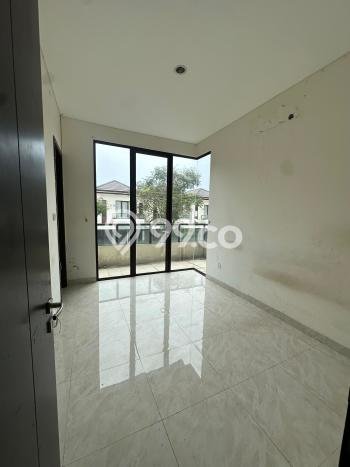 For Sale Hunian Rumah Terawat 4 Kamar di Suvarna Sutera, Tangerang For Sale Hunian Rumah Terawat 4 Kamar di Suvarna Sutera, Tangerang