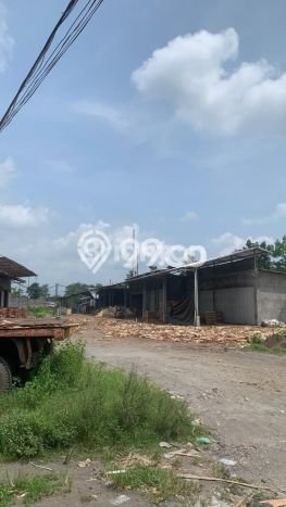 AREA KOMERSIAL! Pabrik Kawasan Sumbersoko, Luas 0m2m², Akses Utama AREA KOMERSIAL! Pabrik Kawasan Sumbersoko, Luas 0m2m², Akses Utama