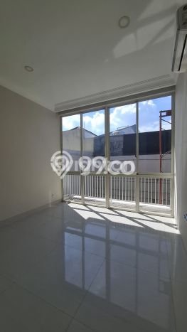 Rumah area Pakuwon Indah, 4 KT, Lingkungan Strategis, Luas 300m2m² LB 350m2m² Rumah area Pakuwon Indah, 4 KT, Lingkungan Strategis, Luas 300m2m² LB 350m2m²