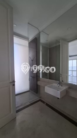 Rumah kawasan Pakuwon Indah, 4 KT, Area Elite, Luas 300m2m² LB 350m2m² Rumah kawasan Pakuwon Indah, 4 KT, Area Elite, Luas 300m2m² LB 350m2m²