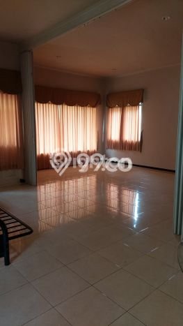 Hunian Impian Modern! Rumah Mewah di Batu, Batu, LT 1124m2m² Bangunan 300m2m² Hunian Impian Modern! Rumah Mewah di Batu, Batu, LT 1124m2m² Bangunan 300m2m²