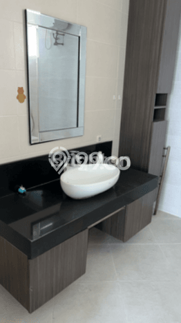 Rumah di Lakarsantri, LT 450m2m², Bangunan 700m2m² Rumah di Lakarsantri, LT 450m2m², Bangunan 700m2m²