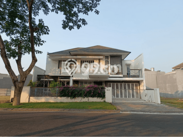 Rumah di Lakarsantri, LT 450m2m², Bangunan 700m2m² Rumah di Lakarsantri, LT 450m2m², Bangunan 700m2m²
