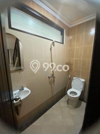Lokasi terbaik! Rumah siap huni dikontrakkan di Tebet LB 350m2 Lokasi terbaik! Rumah siap huni dikontrakkan di Tebet LB 350m2