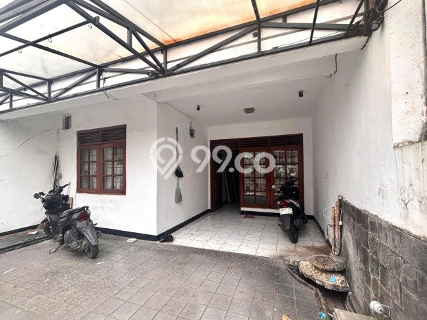 Rumah 4 Kamar Tidur Lokasi Premium di Tebet, Dekat Pusat Kota, Jakarta Selatan Rumah 4 Kamar Tidur Lokasi Premium di Tebet, Dekat Pusat Kota, Jakarta Selatan