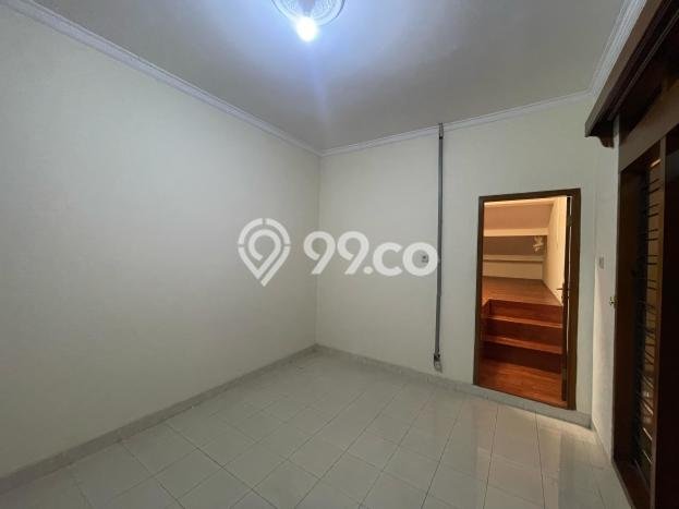 KESEMPATAN TERBAIK! Rumah area Tebet, 6 KT, Siap Huni, Luas 135m² Bangunan 180m² KESEMPATAN TERBAIK! Rumah area Tebet, 6 KT, Siap Huni, Luas 135m² Bangunan 180m²