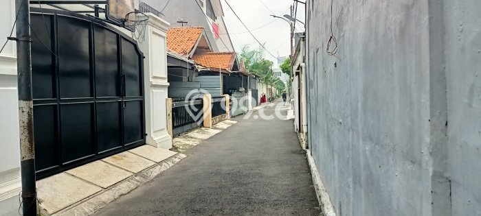 Rumah Terawat 3 KT 2 KM di Tebet, Jakarta Selatan Rumah Terawat 3 KT 2 KM di Tebet, Jakarta Selatan