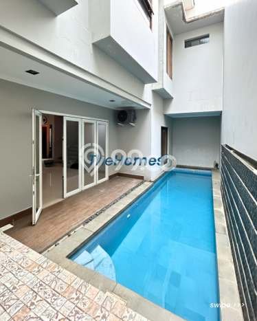 Hunian Mewah Siap Huni LT 179m2 di Tebet, Jakarta Selatan Hunian Mewah Siap Huni LT 179m2 di Tebet, Jakarta Selatan