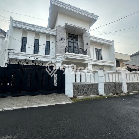 Siap Huni Rumah Mewah 4 Kamar di Kebayoran Baru Dekat ke Mana Pun Siap Huni Rumah Mewah 4 Kamar di Kebayoran Baru Dekat ke Mana Pun