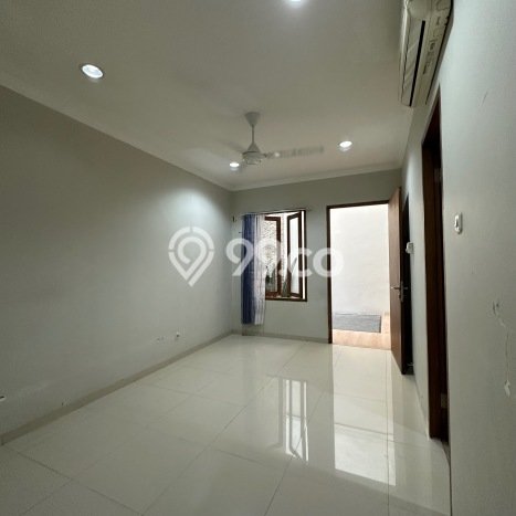 Ready to Use! Luxury House LT 140m2 Desain Elegan di Pondok Indah Ready to Use! Luxury House LT 140m2 Desain Elegan di Pondok Indah