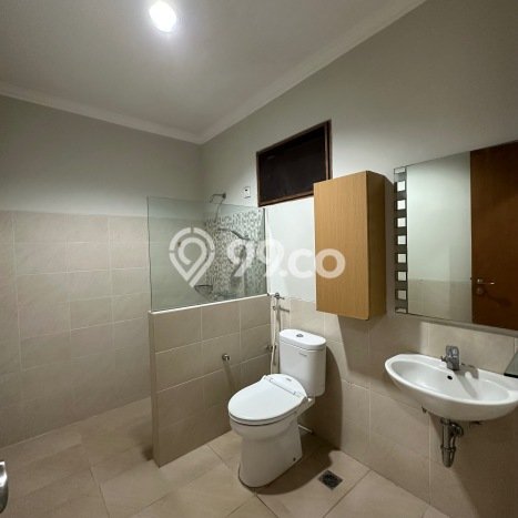 Ready to Use! Luxury House LT 140m2 Desain Elegan di Pondok Indah Ready to Use! Luxury House LT 140m2 Desain Elegan di Pondok Indah
