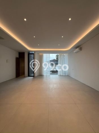 Hunian Mewah LB 265m2 Siap Pakai Desain Elegan di Kemang, Jakarta Selatan Hunian Mewah LB 265m2 Siap Pakai Desain Elegan di Kemang, Jakarta Selatan