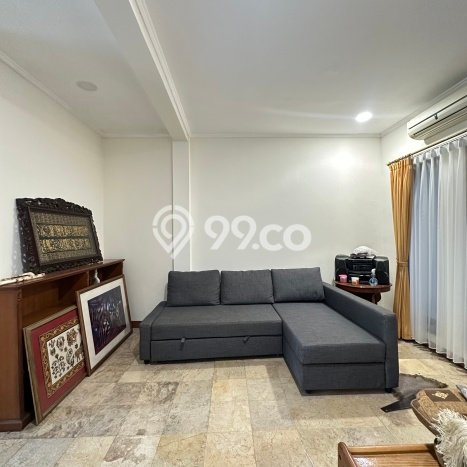 Disewakan! Rumah 3 Kamar Tidur &
3 Kamar Mandi di Pondok Indah, Jakarta Selatan Disewakan! Rumah 3 Kamar Tidur &
3 Kamar Mandi di Pondok Indah, Jakarta Selatan