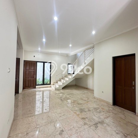 Ready to Use! Luxury House LT 139m2 Desain Elegan di Pondok Indah Ready to Use! Luxury House LT 139m2 Desain Elegan di Pondok Indah