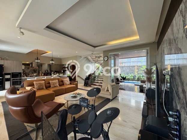 Ready to Use! Luxury House LT 200m2 Desain Elegan di Kemang Ready to Use! Luxury House LT 200m2 Desain Elegan di Kemang