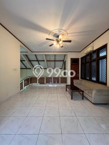 Rumah Elit Modern Tanpa Renovasi di Pondok Indah Jakarta Selatan Rumah Elit Modern Tanpa Renovasi di Pondok Indah Jakarta Selatan