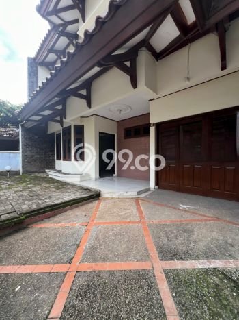 Rumah Elit Modern Tanpa Renovasi di Pondok Indah Jakarta Selatan Rumah Elit Modern Tanpa Renovasi di Pondok Indah Jakarta Selatan