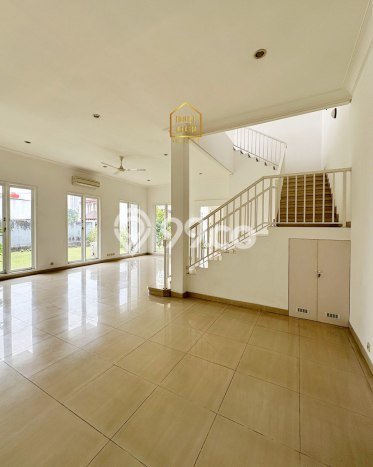 Hunian Modern Disewakan di Cipete Jakarta Selatan 4 KT & 4 KM Hunian Modern Disewakan di Cipete Jakarta Selatan 4 KT & 4 KM