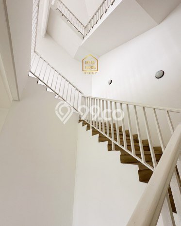 Hunian Modern Disewakan di Cipete Jakarta Selatan 4 KT & 4 KM Hunian Modern Disewakan di Cipete Jakarta Selatan 4 KT & 4 KM