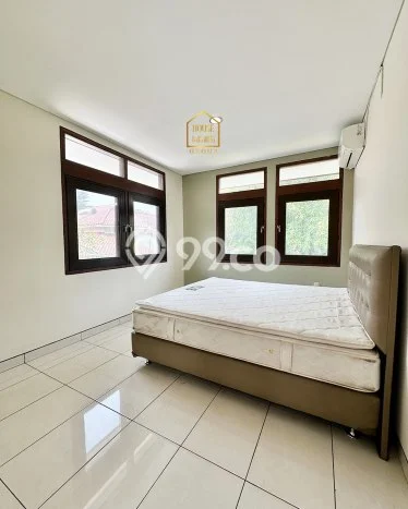 Rumah Bagus Disewakan di Kuningan, Jakarta Selatan LT 650m2, LB 400m2 Rumah Bagus Disewakan di Kuningan, Jakarta Selatan LT 650m2, LB 400m2