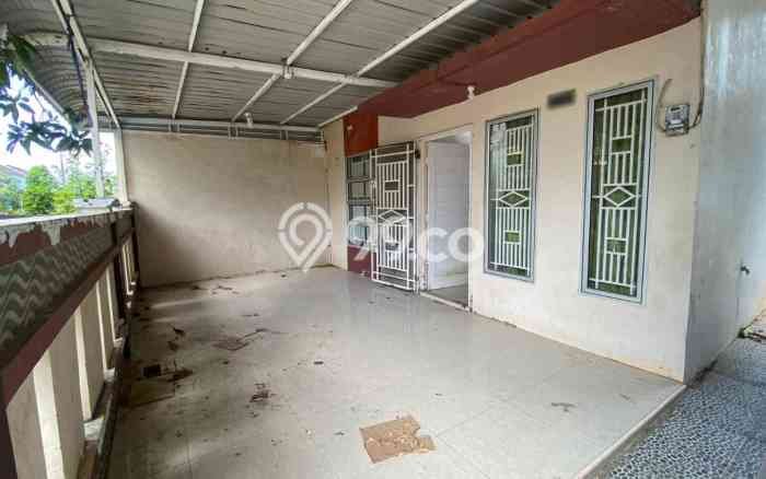 Rumah Terawat area Bengkong, Batam, LT 135m², LB 100m² Rumah Terawat area Bengkong, Batam, LT 135m², LB 100m²