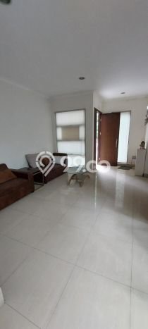 Rumah Asri area BSD, 3 KT, Area Tenang, LT 200m² Bangunan 153m² Rumah Asri area BSD, 3 KT, Area Tenang, LT 200m² Bangunan 153m²