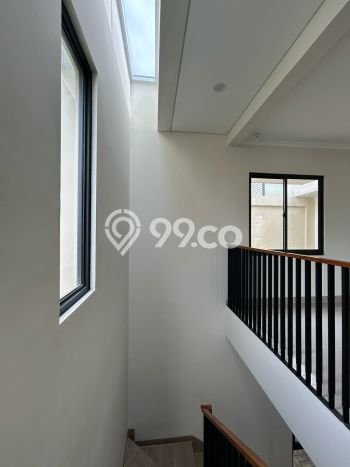 Rumah Strategis Gading Serpong, Tangerang, Luas 149m² LB 134m² Rumah Strategis Gading Serpong, Tangerang, Luas 149m² LB 134m²