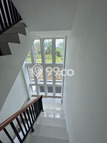 AREA BERKEMBANG! Ruko For Rent di BSD City, Luas 190m², Siap Bisnis AREA BERKEMBANG! Ruko For Rent di BSD City, Luas 190m², Siap Bisnis