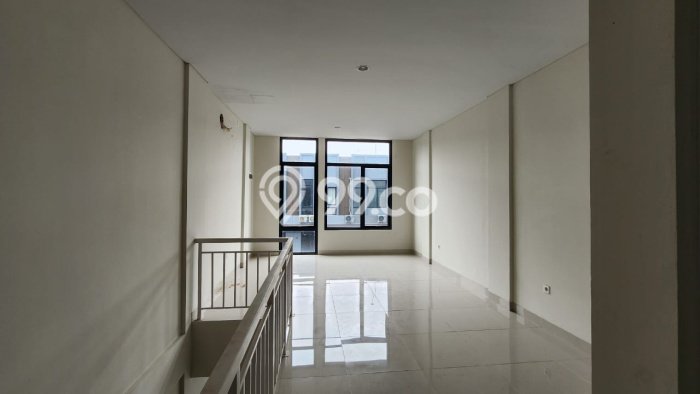 LOKASI PREMIUM! Ruko Kawasan BSD City, Luas 64m², Jalan Utama LOKASI PREMIUM! Ruko Kawasan BSD City, Luas 64m², Jalan Utama