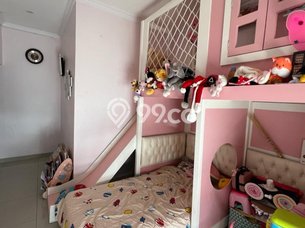 Rumah Nyaman dengan 4 Kamar Tidur dan 3 Kamar Mandi di Area Puri Mansion, Jakarta Barat Rumah Nyaman dengan 4 Kamar Tidur dan 3 Kamar Mandi di Area Puri Mansion, Jakarta Barat