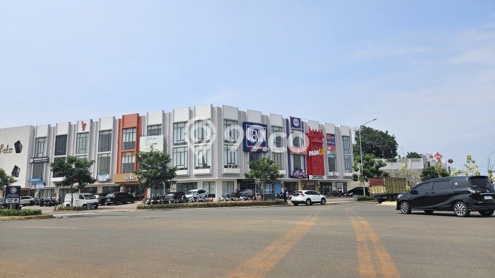 LOKASI PREMIUM! Ruko di Gading Serpong, Luas 219m², Mainroad, Area Komersial LOKASI PREMIUM! Ruko di Gading Serpong, Luas 219m², Mainroad, Area Komersial