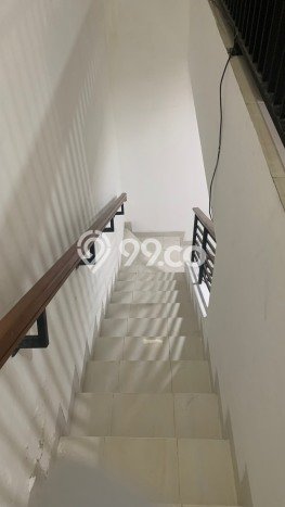 Hunian Nyaman LT 144m² Dekat Fasilitas Umum di Gading Serpong, Tangerang Hunian Nyaman LT 144m² Dekat Fasilitas Umum di Gading Serpong, Tangerang