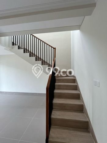 Rumah Strategis Gading Serpong, Tangerang, Luas 149m² LB 134m² Rumah Strategis Gading Serpong, Tangerang, Luas 149m² LB 134m²