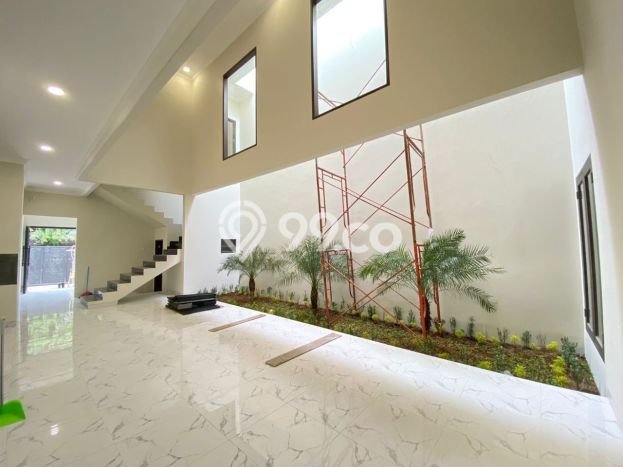 Rumah dengan Lokasi Strategis 4 KT di Cipinang, Jakarta Timur Rumah dengan Lokasi Strategis 4 KT di Cipinang, Jakarta Timur