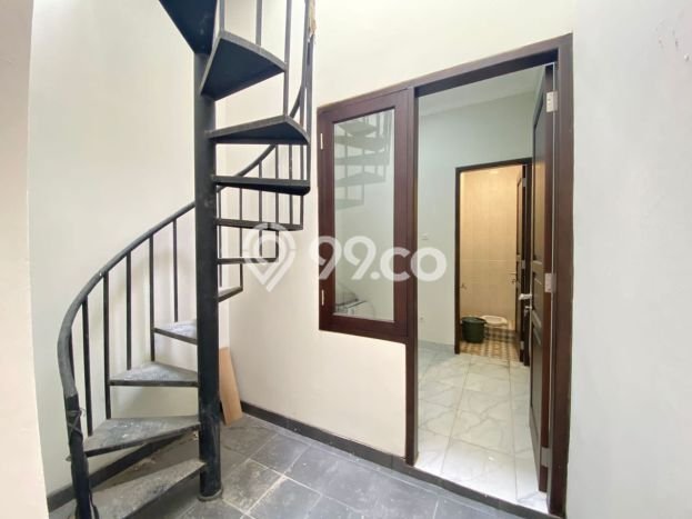 Rumah dengan Lokasi Strategis 4 KT di Cipinang, Jakarta Timur Rumah dengan Lokasi Strategis 4 KT di Cipinang, Jakarta Timur