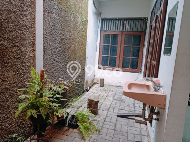 For Sale Hunian Rumah Terawat 6 Kamar di Jatiwaringin, Bekasi For Sale Hunian Rumah Terawat 6 Kamar di Jatiwaringin, Bekasi
