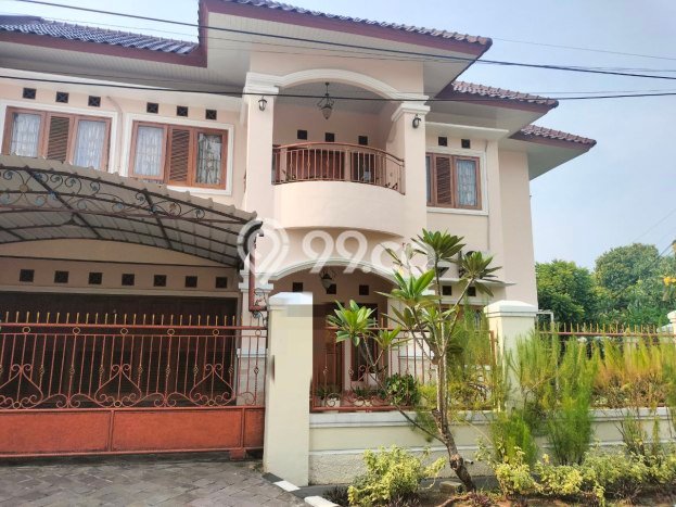 Jual Rumah Luas Elegan Dengan View Cantik di Jatiwaringin, Bekasi Jual Rumah Luas Elegan Dengan View Cantik di Jatiwaringin, Bekasi