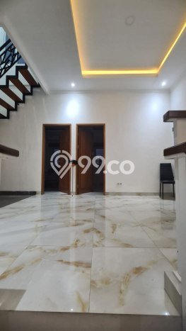 Siap Huni Hunian Elit 5 Kamar di Jagakarsa Dekat ke Mana Saja Siap Huni Hunian Elit 5 Kamar di Jagakarsa Dekat ke Mana Saja
