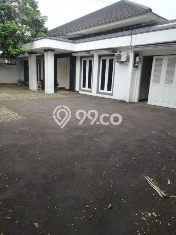 KESEMPATAN EMAS! Rumah area Kemang, Jakarta Selatan, Luas 696m² Bangunan 325m² KESEMPATAN EMAS! Rumah area Kemang, Jakarta Selatan, Luas 696m² Bangunan 325m²